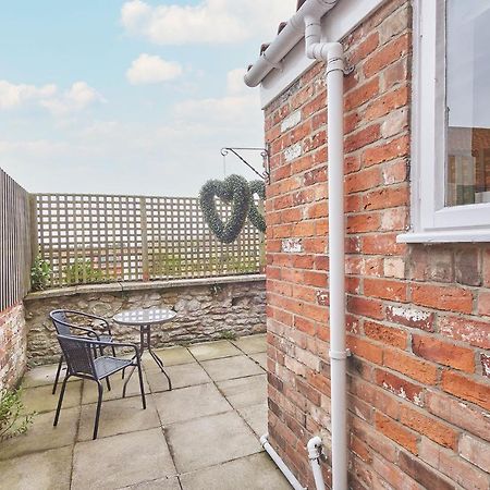 Host & Stay - Dove Grey, 25 West End Kirkbymoorside Esterno foto