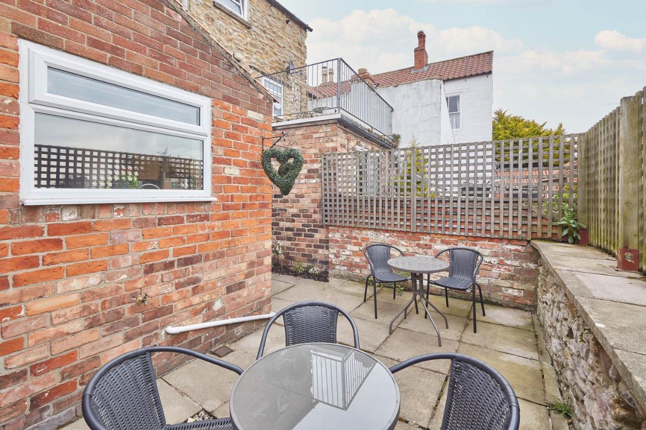 Host & Stay - Dove Grey, 25 West End Kirkbymoorside Esterno foto